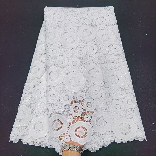Bridal Dantel Eleqant və Zamansız Toy Aksessuarlarının Yeni Kolleksiyasını təqdim edir
