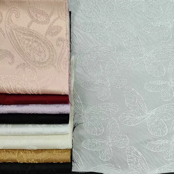 96% Polyester 4% Spandex Yumşaq Rahat Geyim Materialı Geyim üçün Parçalar Satin Jakarlı Parça