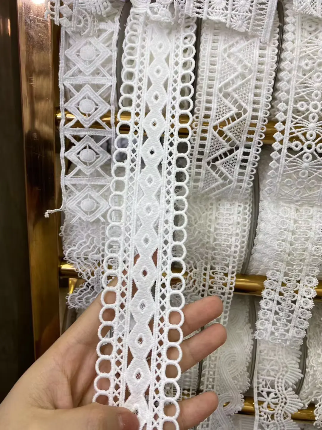 Customizable Fashionable White Milk Silk Embroidered Lace Clothing Accessories